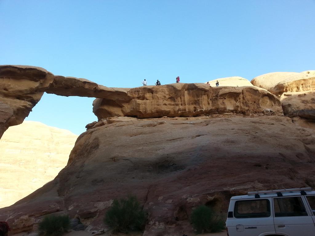 Black Irish Camp And Tours Wadi Rum Exterior photo