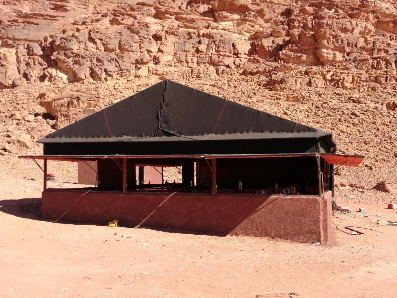 Black Irish Camp And Tours Wadi Rum Exterior photo