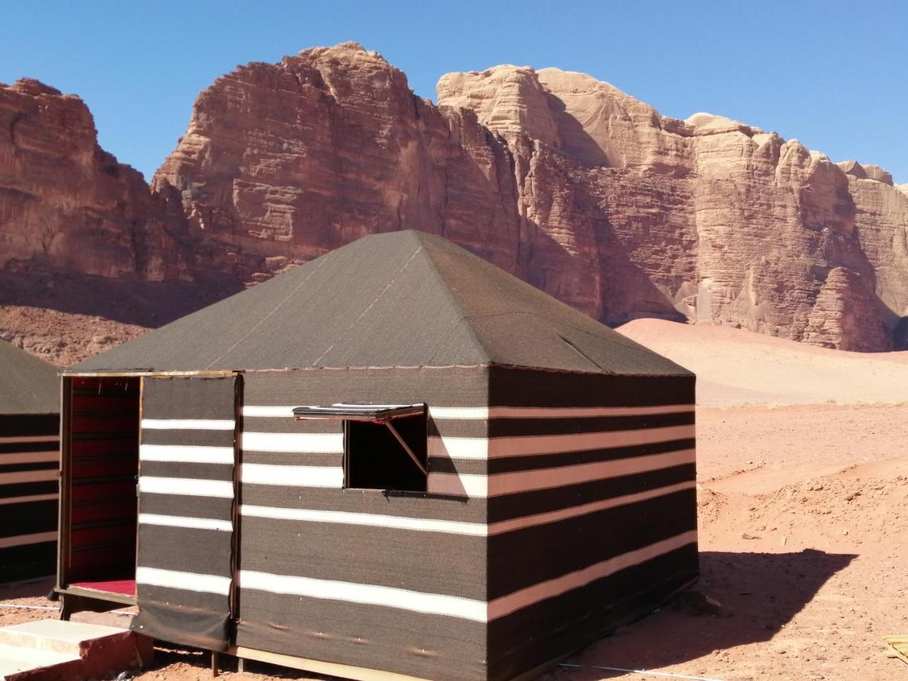 Black Irish Camp And Tours Wadi Rum Exterior photo